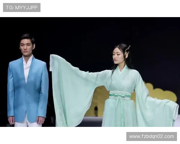 足球明星身着汉服展现传统魅力与现代风采的精彩瞬间